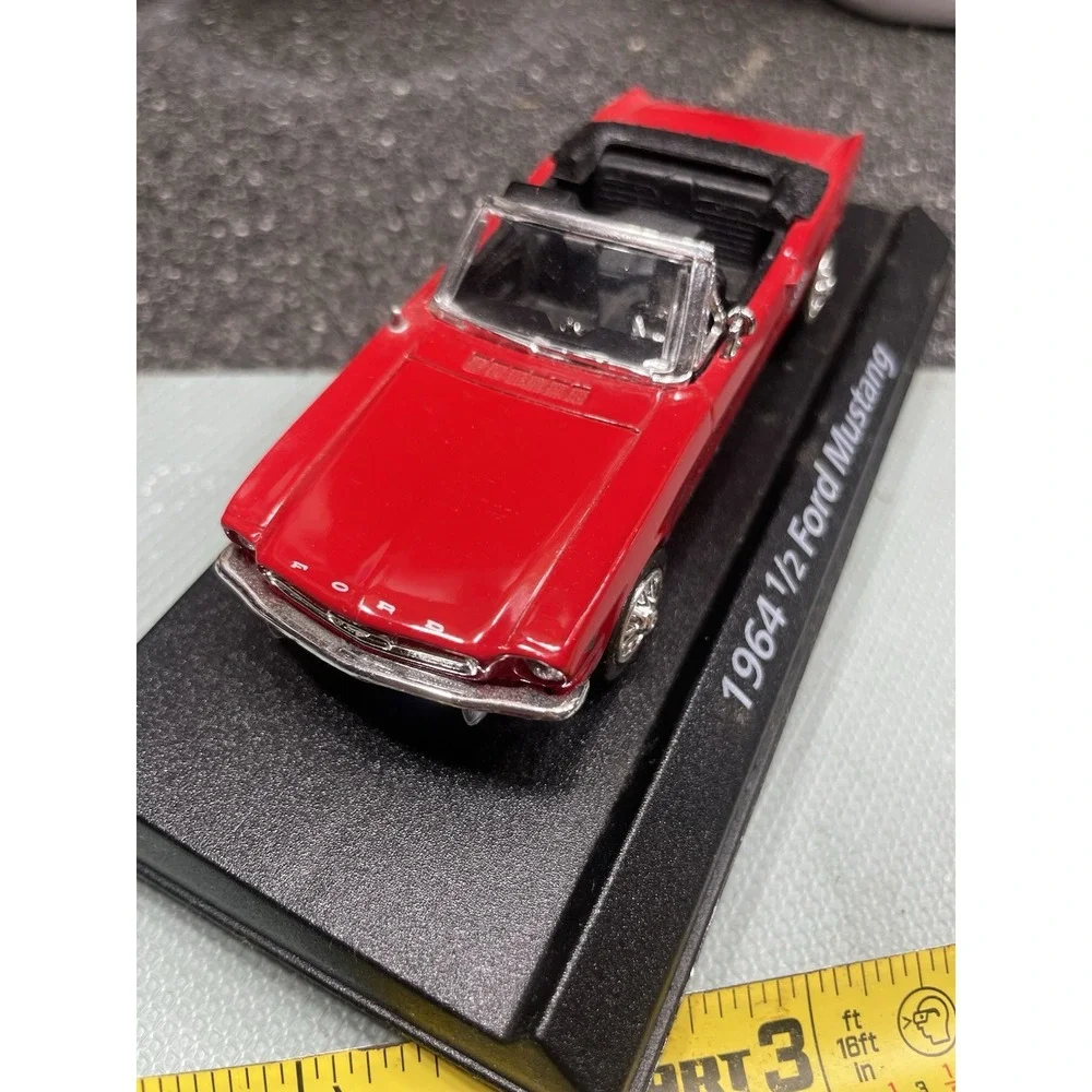 Motormax 1964 1/2 Ford Mustang Convertible‎ Light MMAX73212MG Red Cool 1:43